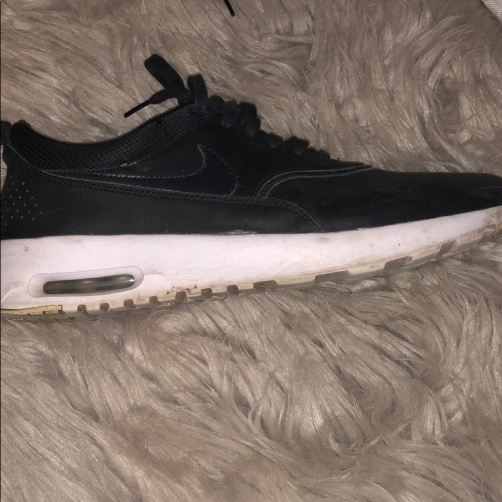 Nike Thea